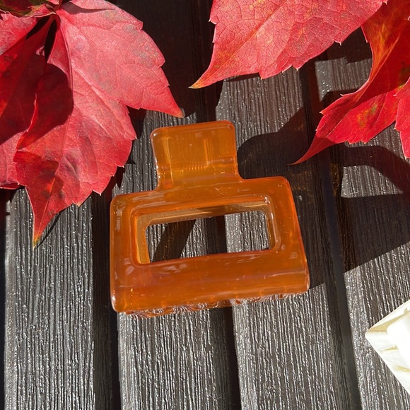 3 Trendy Claw Hair Clips - Picture 8 of 12